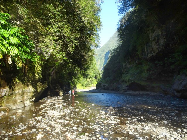 Reprendre le même itinéraire pour entamer la longue descente