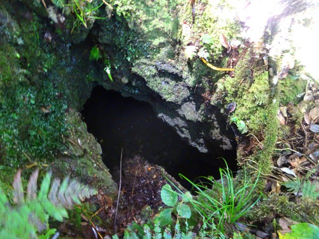 Attention à la chute dans le gouffre sur la gauche