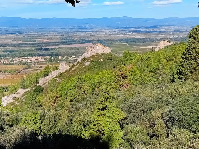 On aperçoit également les rochers de la fin de boucle