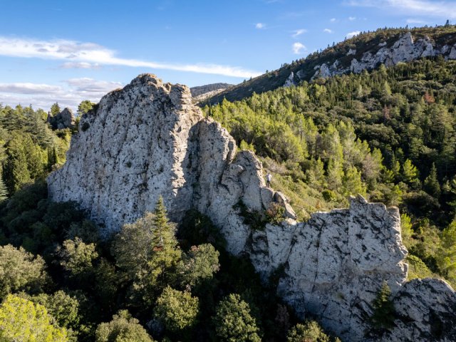 Le papi randonneur donne une idée de la grandeur. Vue de drône