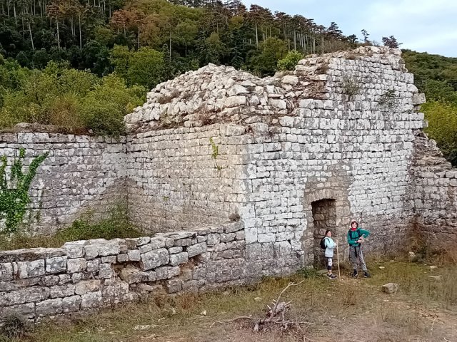 Une seule pièce est encore visible dans les ruines