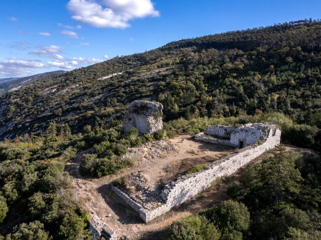 Une vue d'ensemble du château prise par le drone