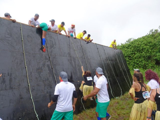 L'épreuve du mur lisse, la plus difficile pour tous. Beaucoup de participants le contournent