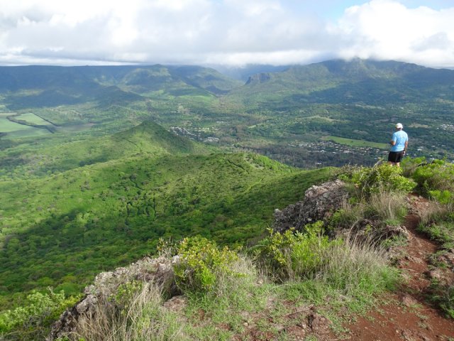 Belles vues en direction de la Rivière Noire depuis le sentier