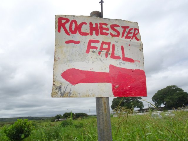 Une pancarte péi à la fin de Rambert Street