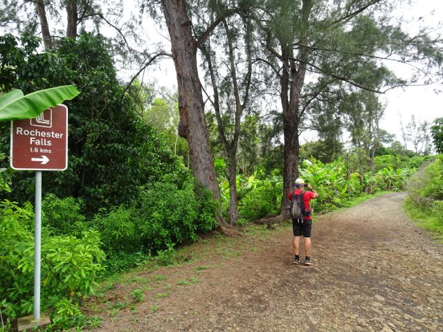 Ailleurs, les panneaux répondent aux critères internationaux d'affichage