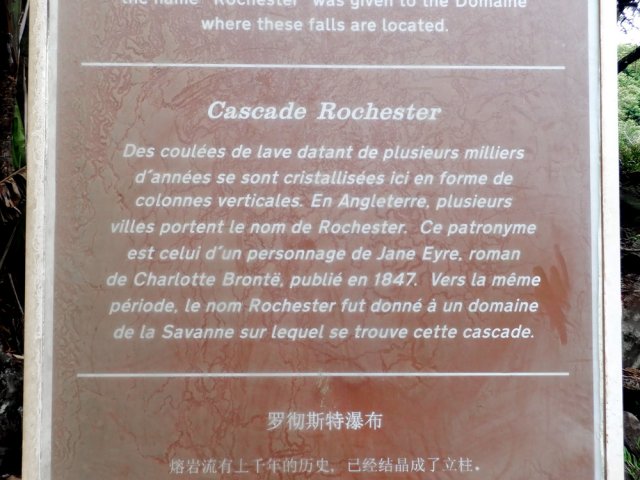 Panneau explicatif au pied de la chute