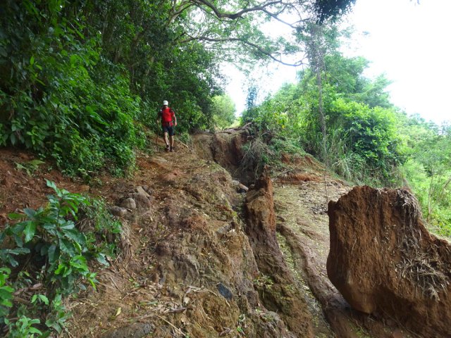 Éboulis et usure de la piste par l'eau