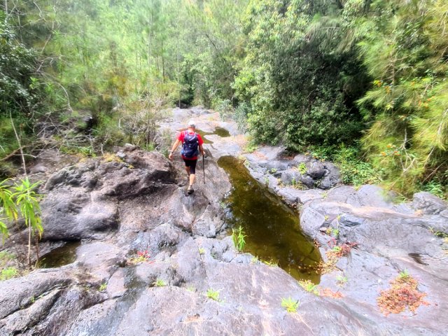 Le fond de la ravine de Grand Sable est surtout basaltique