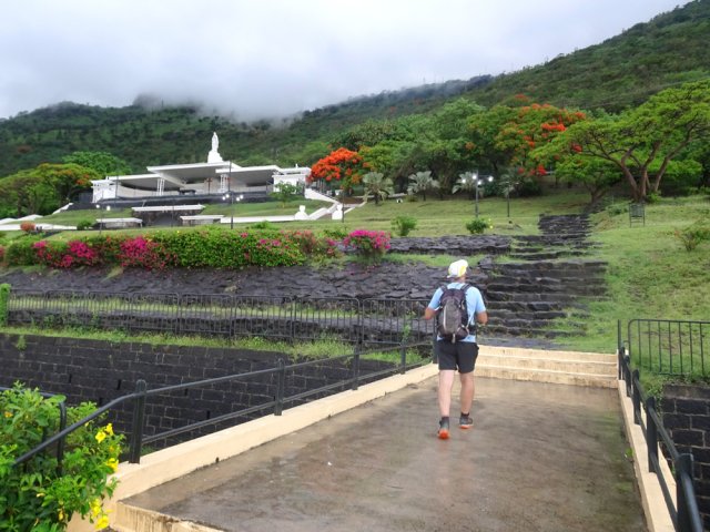 Quitter la route pour traverser le parc