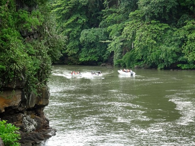 C'est un défilé ininterrompu de barques à moteur, du matin jusqu'à la nuit