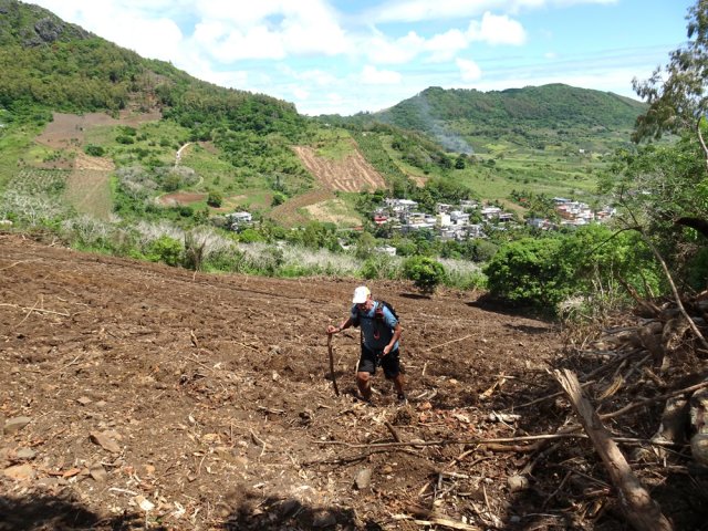 Ce terrain fraîchement labouré a empiété sur le sentier historique