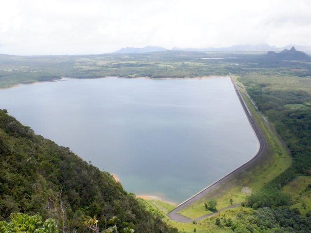 Midlands Dam Reservoir au pied du Mont Lagrave, côté nord