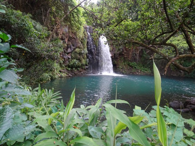 Arrivée à la rivière et à la cascade