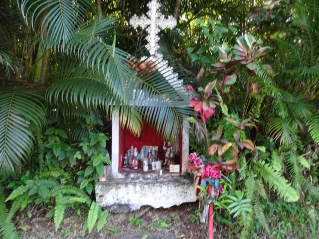 L'oratoire proche du pont enjambant la Ravine Sèche