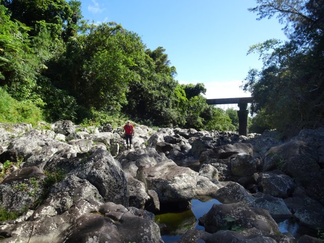 Chercher le meilleur passage dans le lit rocheux