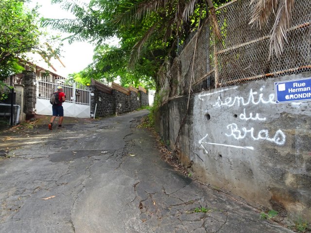 Le premier raccourci évite un long virage