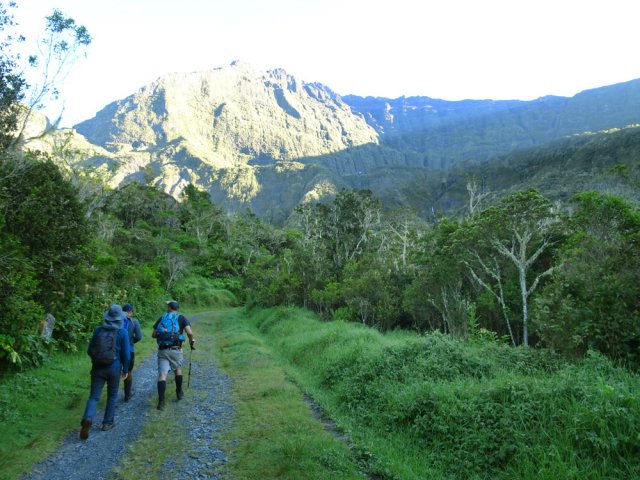 Le soleil se lève sur le Plateau du Petit Matarum
