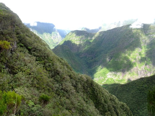 On domine le Trou et la canalisation du Bras de Ste-Suzanne