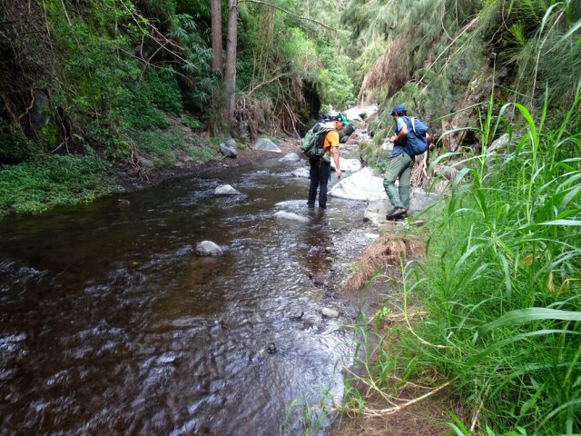 Il faut parfois marcher dans le lit mais il y a peu d'eau