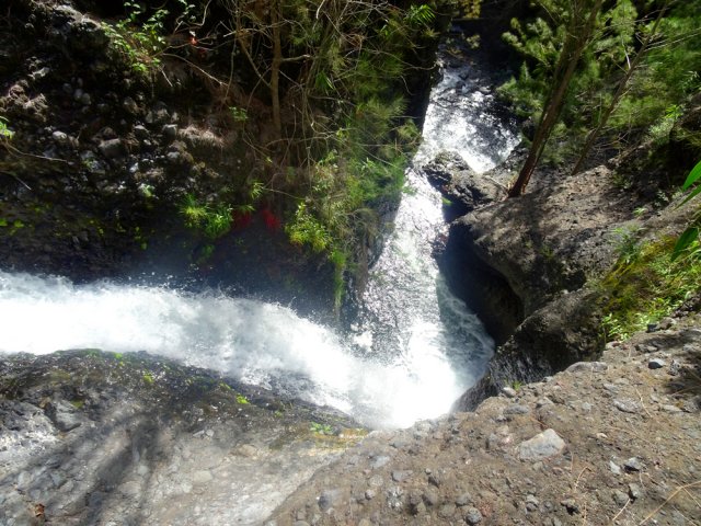 Effectuer ou non le court détour vers le haut de la chute