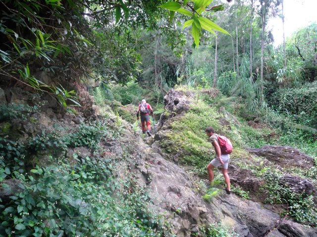 Attention aux confluents. Bien rester sur la Ravine Blanche