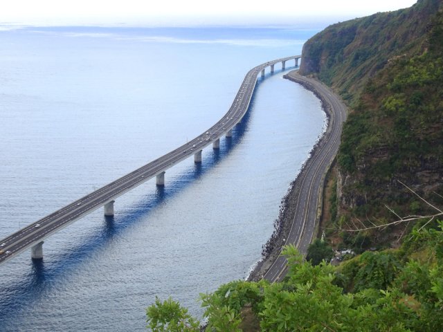 Ne pas manquer le point de vue sur les routes du Littoral