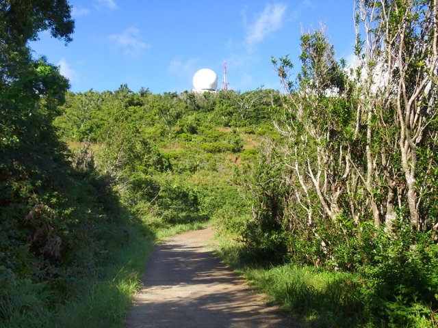 Continuer après la barrière au grand parking