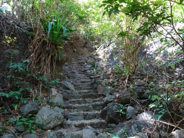 Les rudes montées débutent dès le franchissement du dernier gué