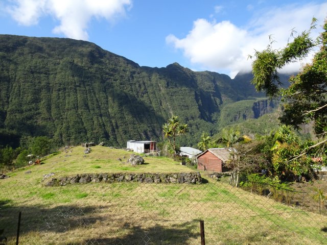 Les premières habitations d'Aurère