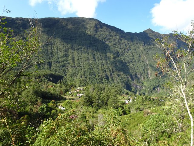 La très haute Crête de la Marianne abritant le Sentier Augustave