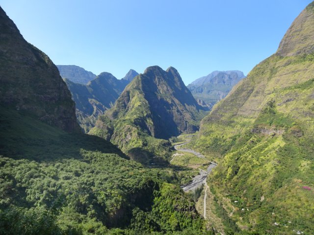 Vues imprenables sur le Piton Cabris, la Crête de la Marianne ou le Gros Morne