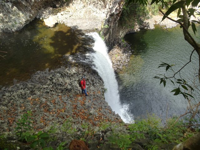 On peut s'approcher avec prudence de la cascade