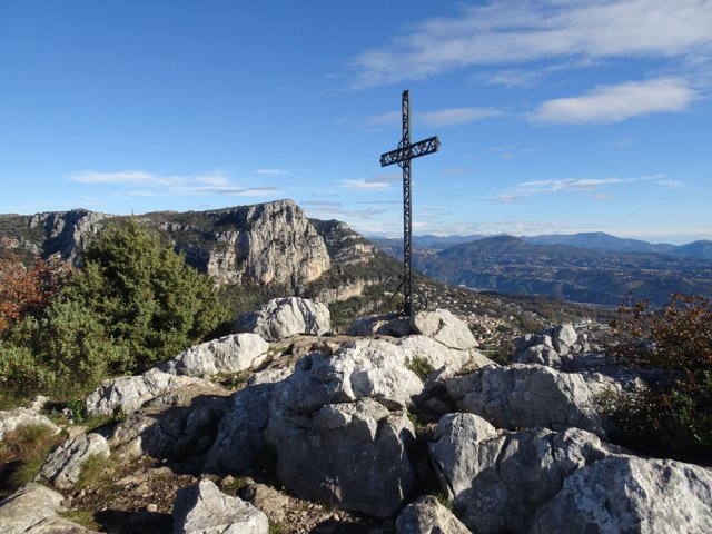 Une autre croix pour symboliser le sommet