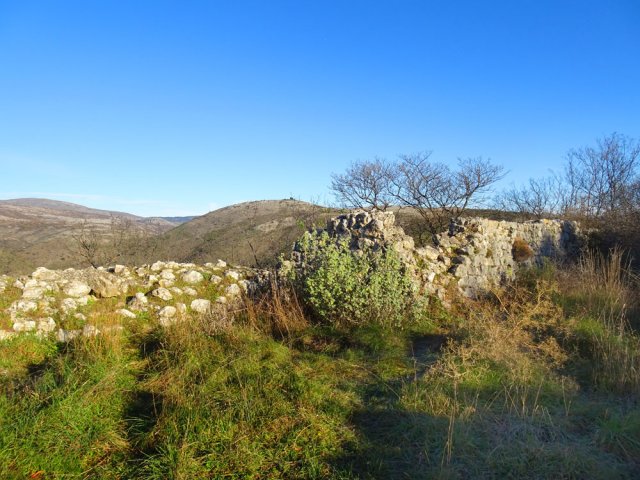 De nombreuses murailles au sommet