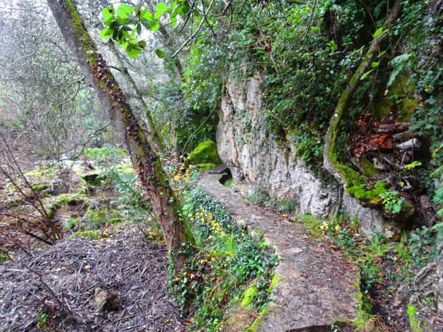 La trace est très bien aménagée sur un passage bétonné