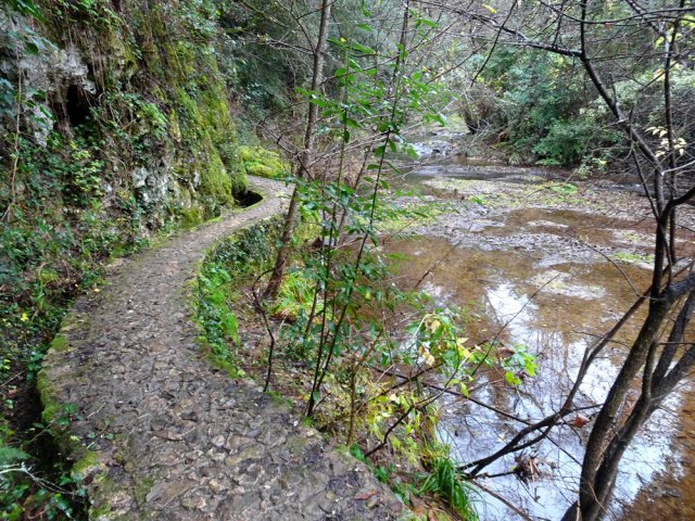 Le sentier est très agréable le long des berges