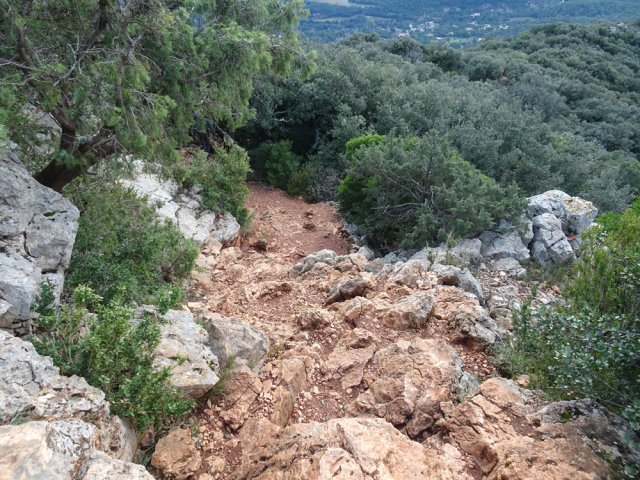 La descente est plus violente, parfois scabreuse