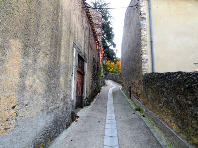 La boucle débute par le Chemin du Brescou