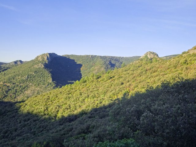 On s'approche du Roc Pezoul