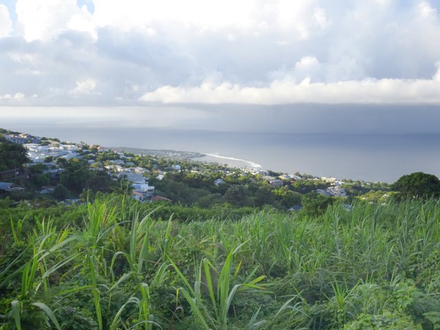 Les premiers points de vue en direction de l’Étang Salé les Bains