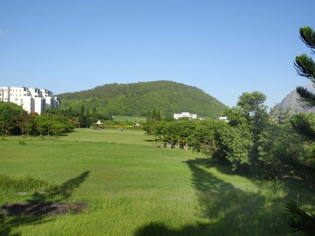 Une idée de la colline depuis le parking de Sodnac Wellness Park