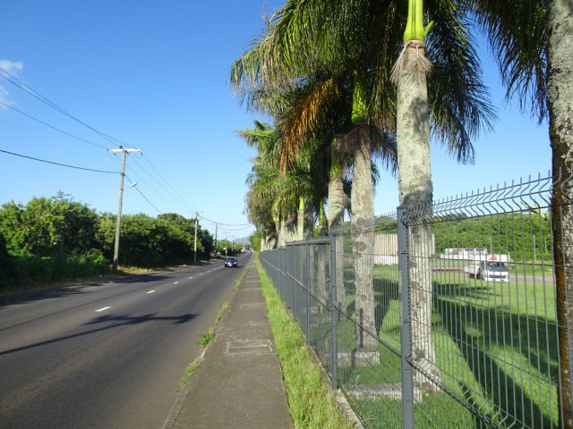 Il faut suivre la route pour revenir au point de départ