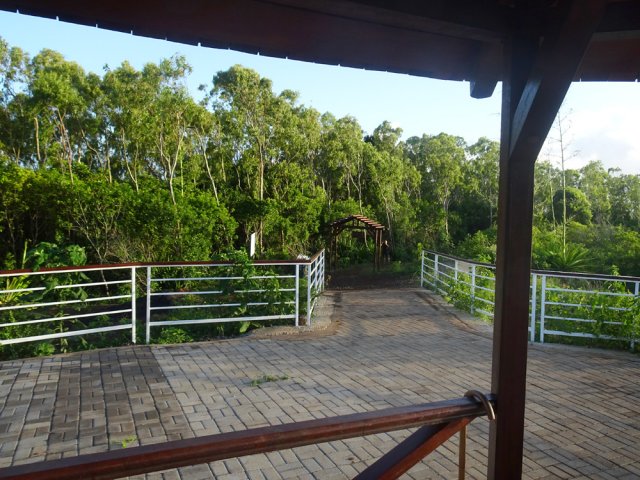 Le kiosque est immense et peut accueillir des dizaines de personnes