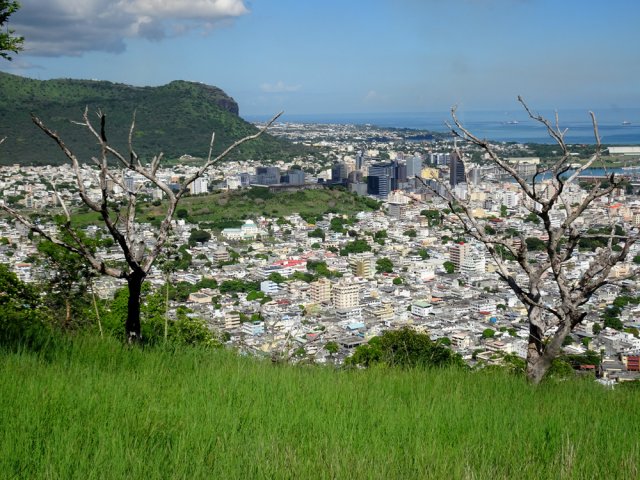 Port-Louis et la Montagne du Signal