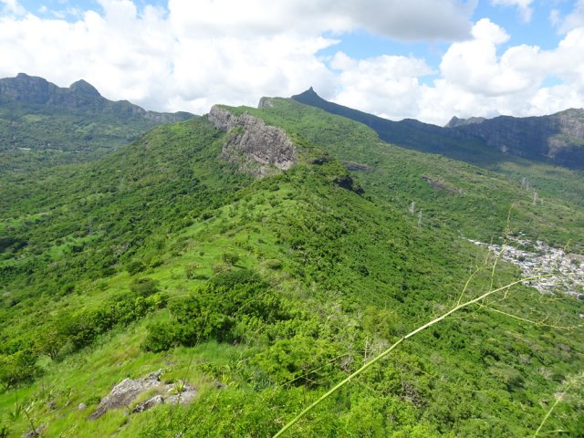 Le sentier se poursuit en direction de la Fenêtre