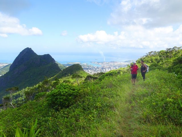 On distingue même Port Louis, quitté 90 minutes auparavant