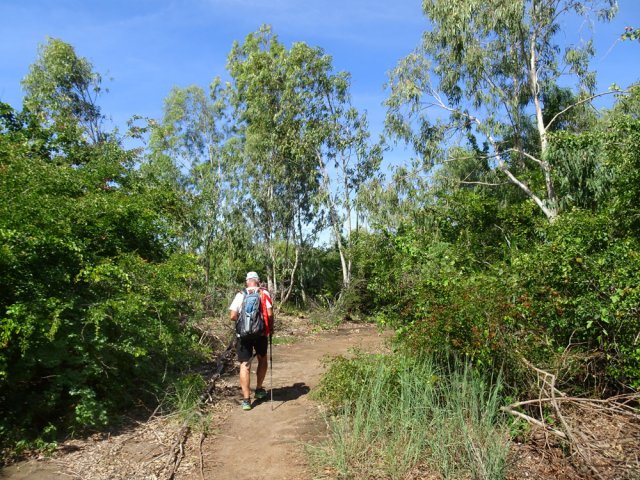Obliquer à gauche au premier croisement