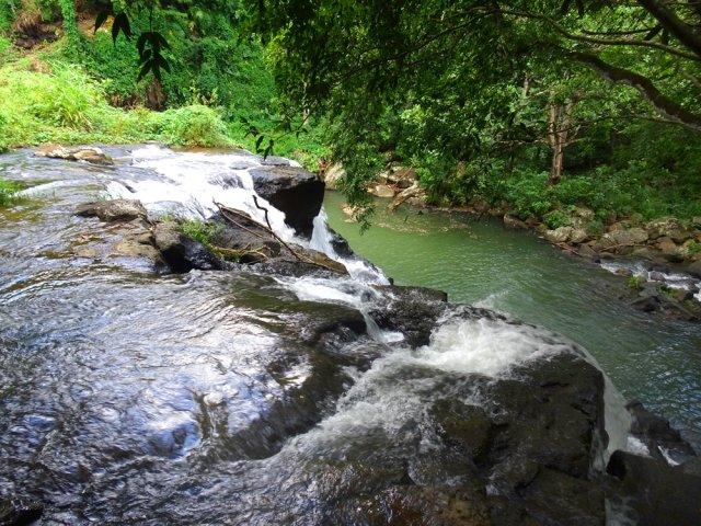 Le haut de la cascade Arc en Ciel