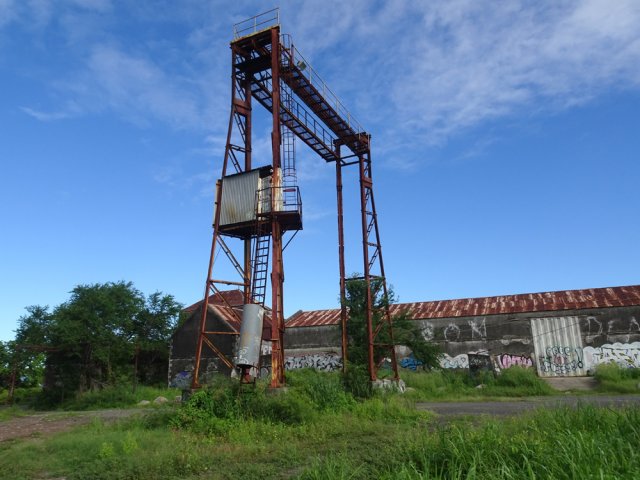 Le portique rouille tranquillement mais tient encore bon